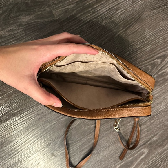 Perfect condition! Michael Kors Crossbody Purse - Picture 3 of 3